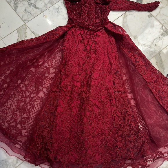 Formal gown - Picture 7 of 8